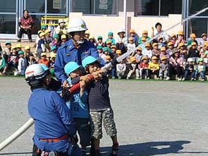 保育園の子供達への防災訓練指導